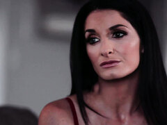 Danni Rivers ama lamer el coño de milf y chupar el clítoris