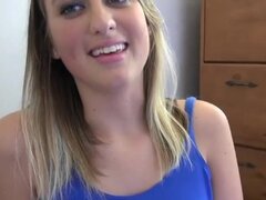Susie sexy lamiendo su polla grande de novios como un chupetín, Susie Sexy le gusta lamer sus novios polla la polla grande y rojiza. Ella lo toque, lo lamen y ella definitivamente lo disfruté