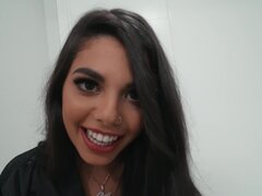 Gina Valentina lleva lencería roja sexy para follar sin piedad - Gina Valentina, Bambino